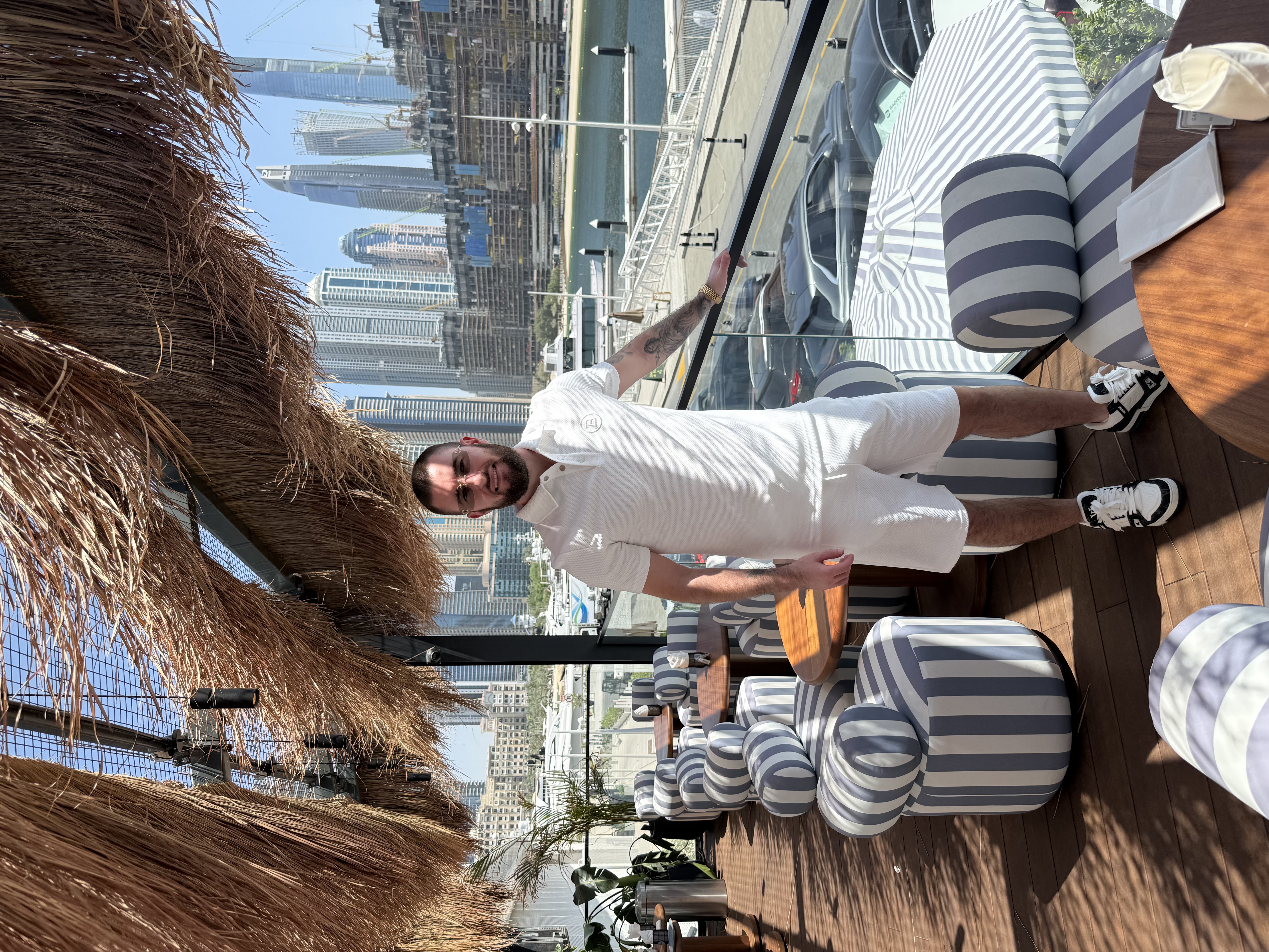 Santiago en terraza Dubai Marina